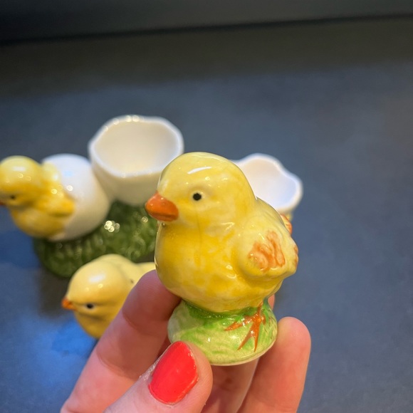 Vintage Easter Chicks, Shakers and Egg Cups - Picture 2 of 16
